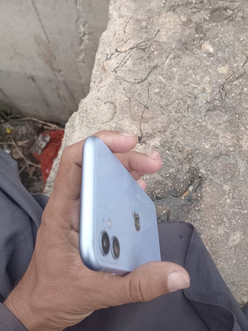 Apple iPhone 11 3