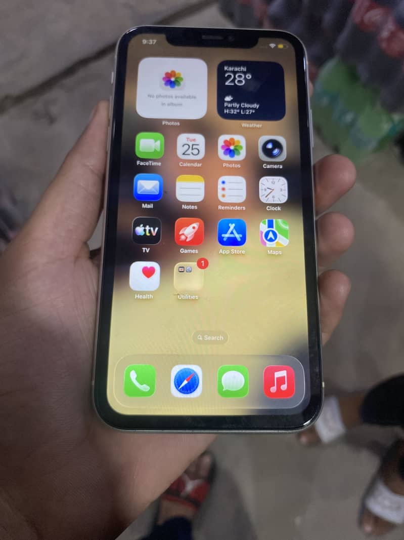 Apple iPhone 11 4