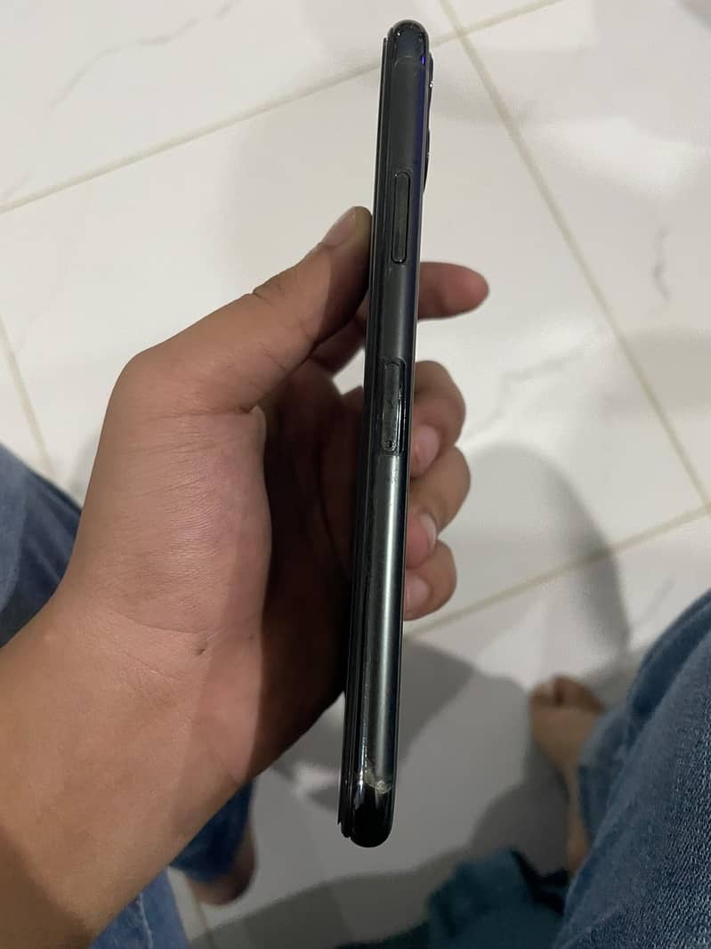 Apple iPhone 11 Pro Max 0