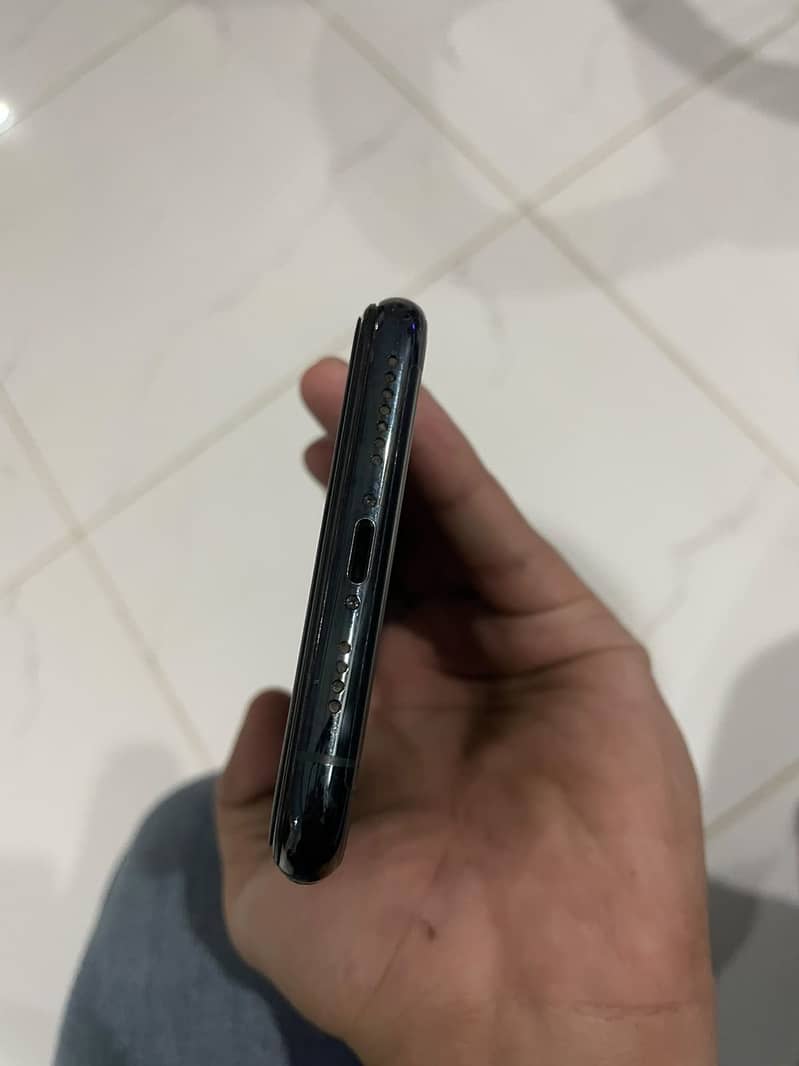 Apple iPhone 11 Pro Max 2
