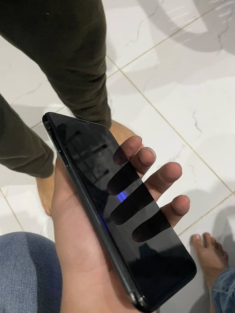 Apple iPhone 11 Pro Max 3