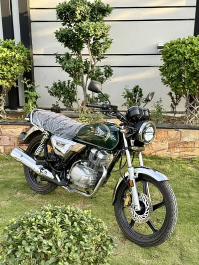 Honda CG-150 special edition matt green only 1400kms driven original