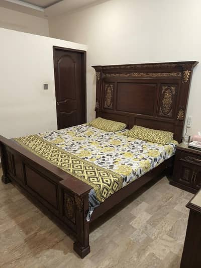 Chinioti Sheeshum Bedroom Set
