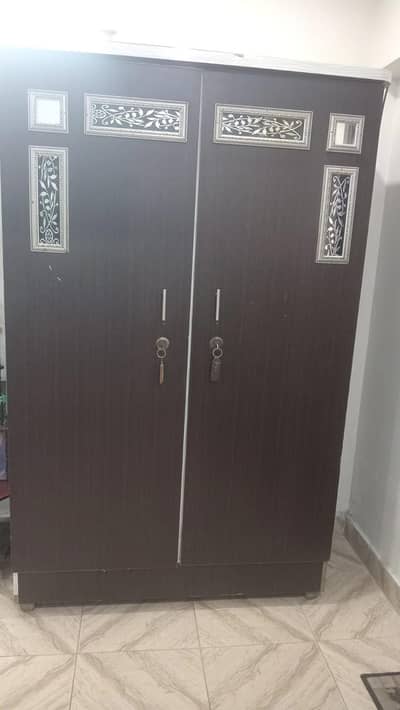 almari / bed / divider  For Sale