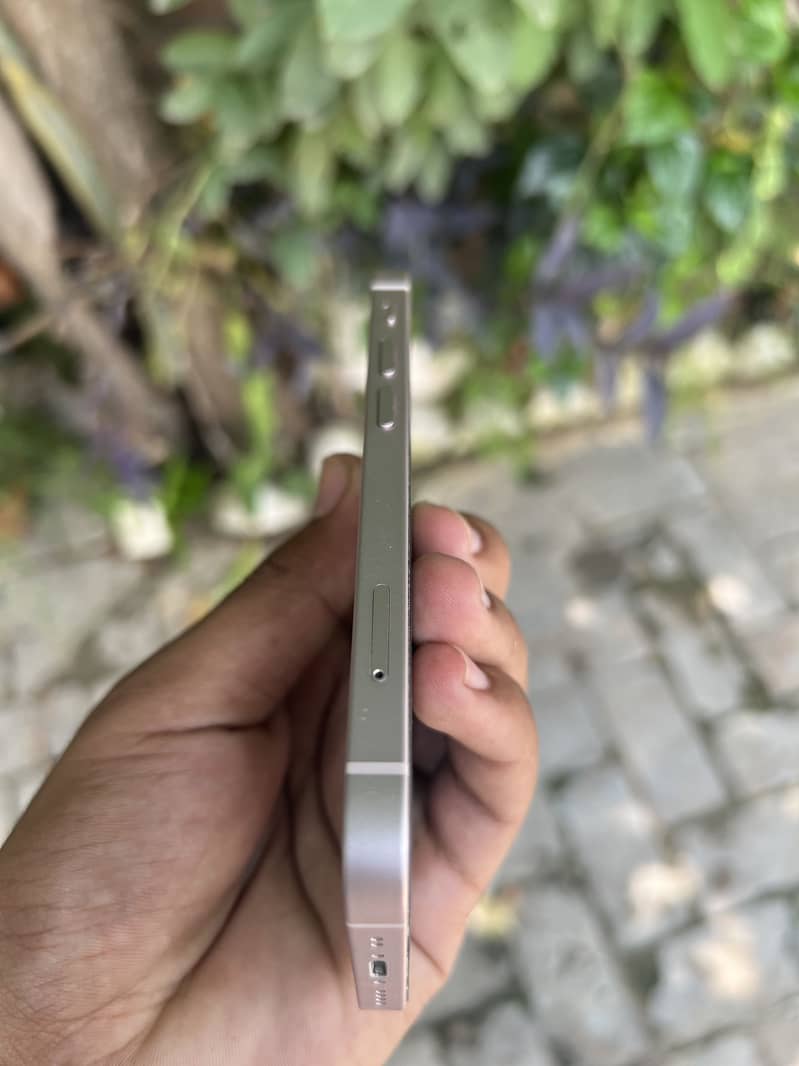 Apple iPhone 13 mini 1