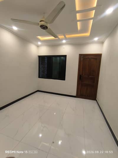 6 bedrooms house available for rent