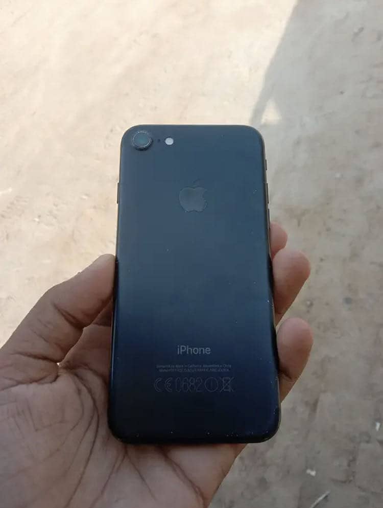 Apple iPhone 7 0