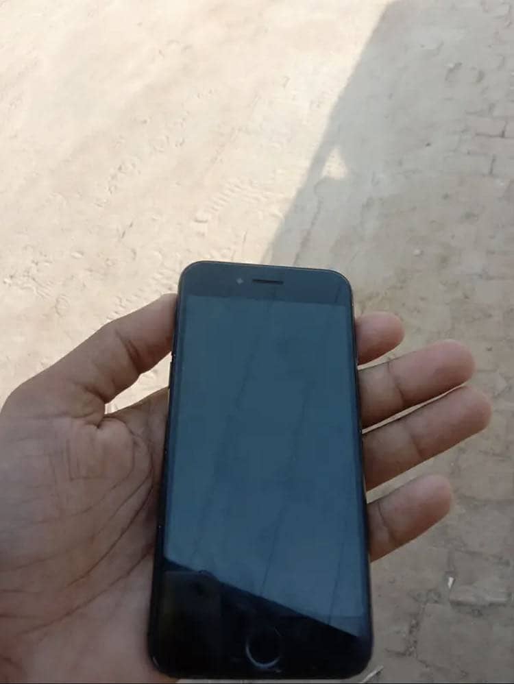 Apple iPhone 7 1