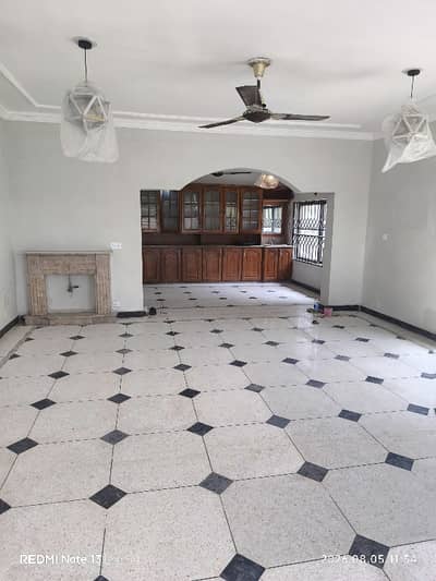 Nooted : This House Size , 17 Marla  7 Bedrooms Full House Available For Rent In G-10