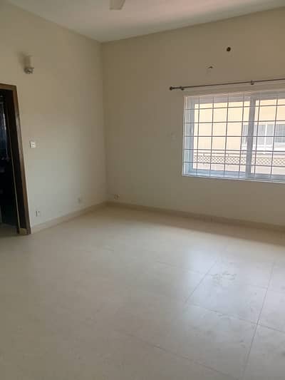 Portion 3 Bedrooms And 3 Bathrooms DD TV Lounge Kitchen For Rent