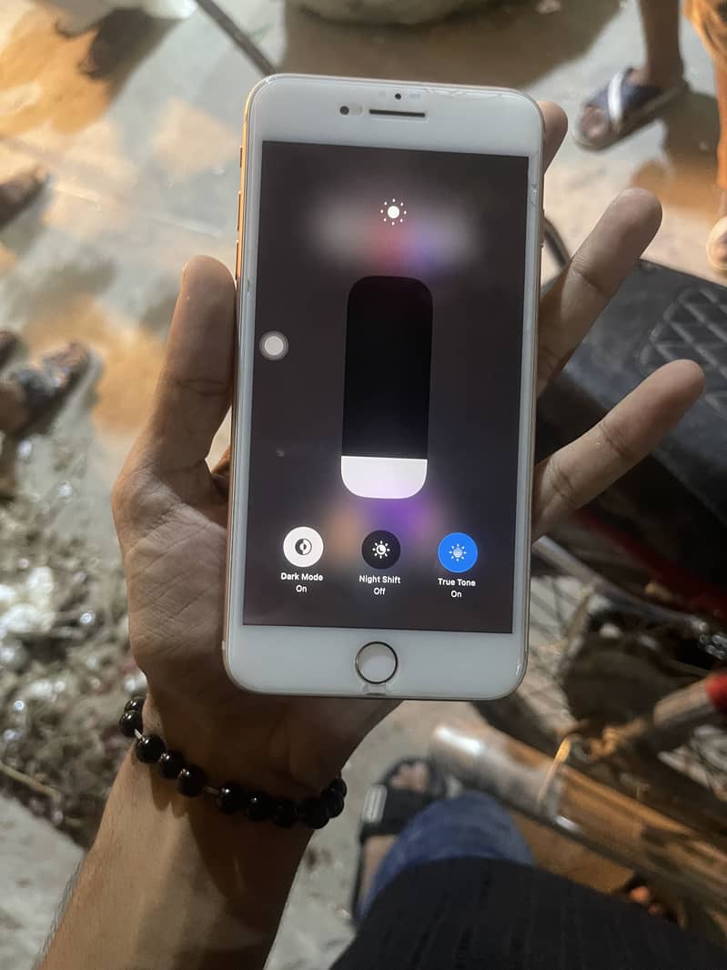 Apple iPhone 8 Plus 3