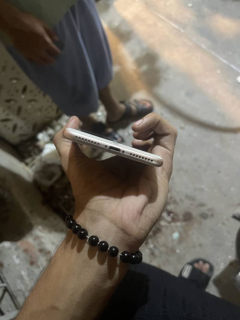 Apple iPhone 8 Plus 4