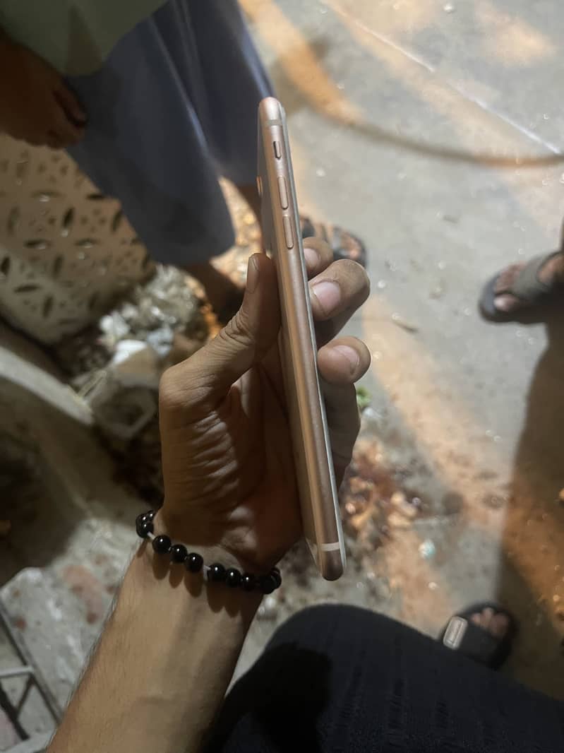 Apple iPhone 8 Plus 5