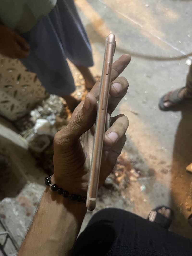 Apple iPhone 8 Plus 6