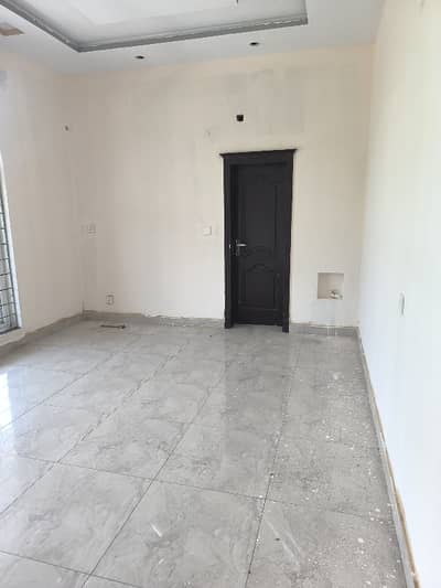 3 Bedrooms & 3 Bathrooms TV Lounge Kitchen