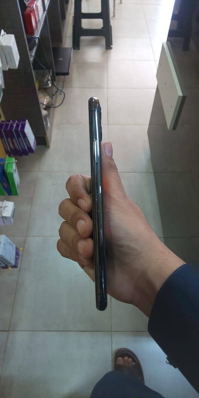 Apple iPhone 11 Pro Max 1