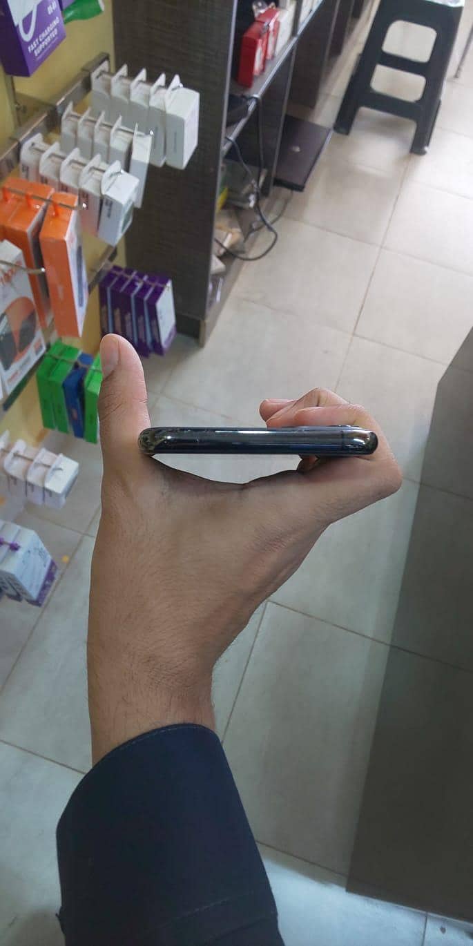 Apple iPhone 11 Pro Max 3