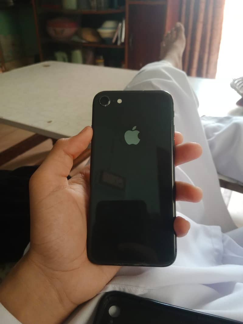 Apple iPhone 8 1