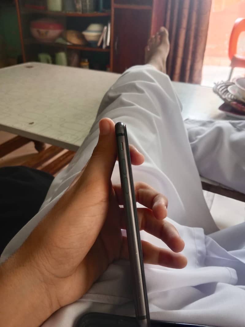 Apple iPhone 8 3