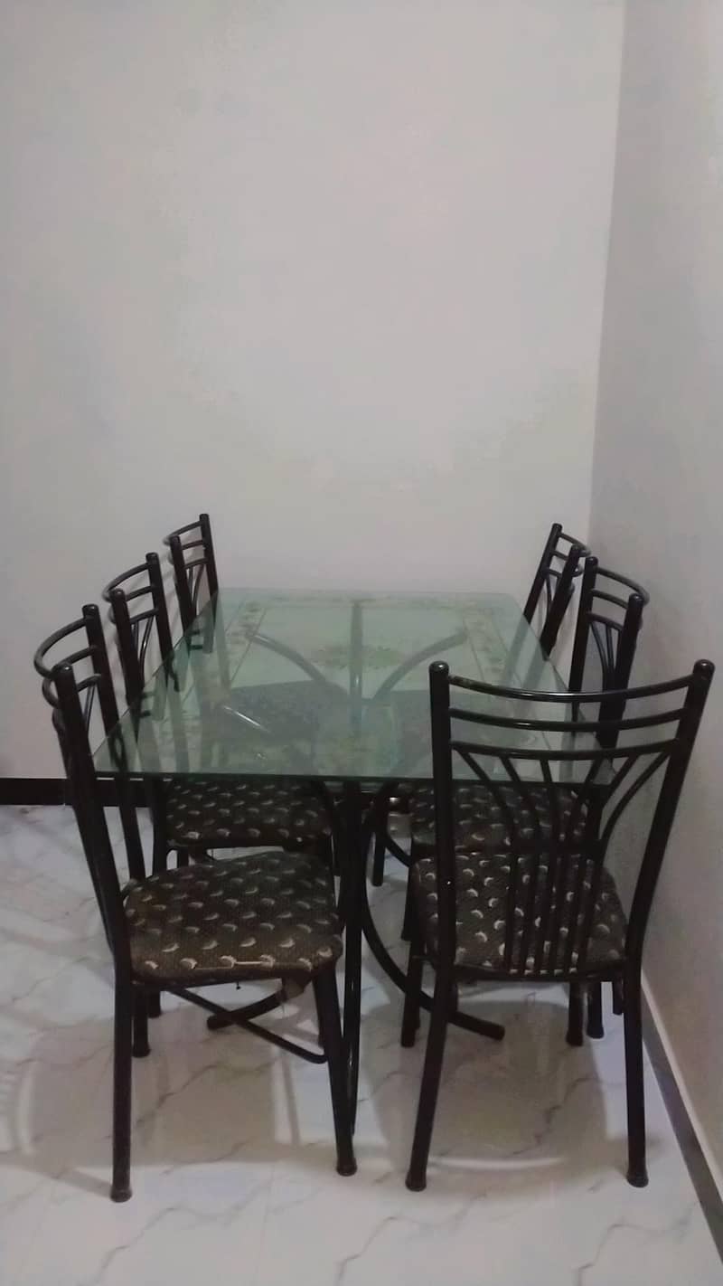 Dining table 0