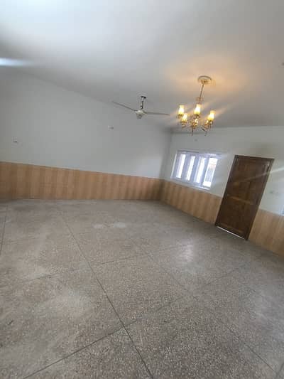 6 Bedrooms &Amp; 6 Bathrooms 2D TV Lounge &Amp; 2 Kitchen