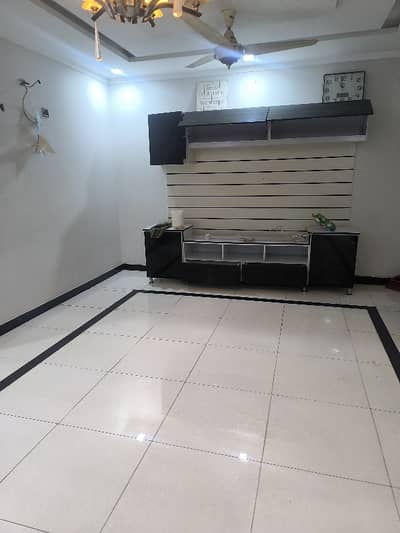 2 Bedrooms & 3 Bathrooms D TV Lounge & Kitchen