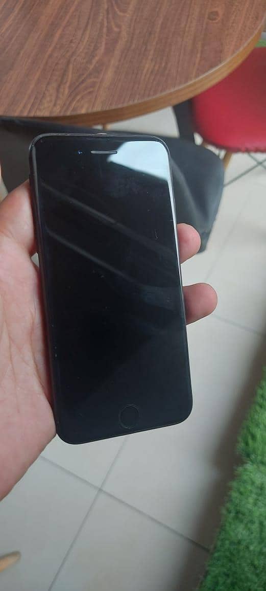 Apple iPhone 7 0
