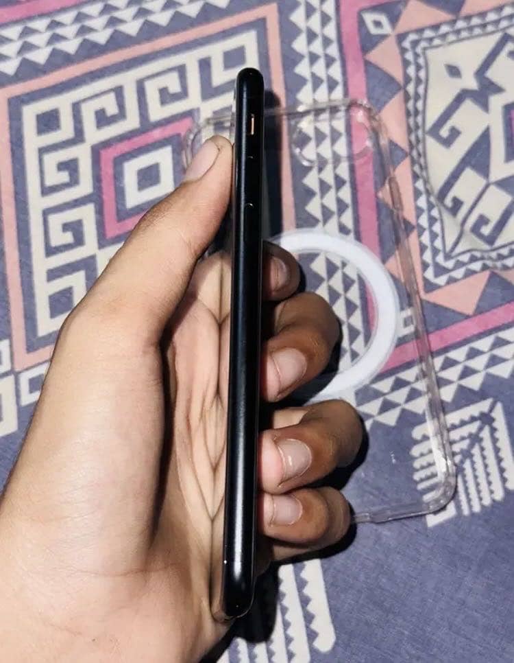 Apple iPhone SE 3rd Generation 4