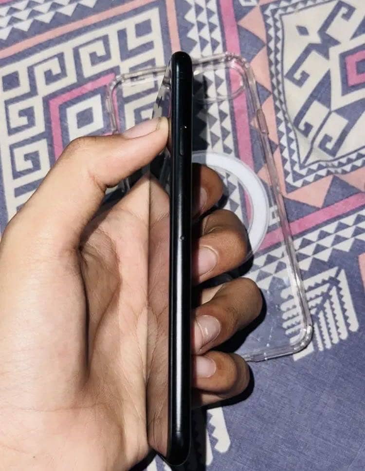 Apple iPhone SE 3rd Generation 5