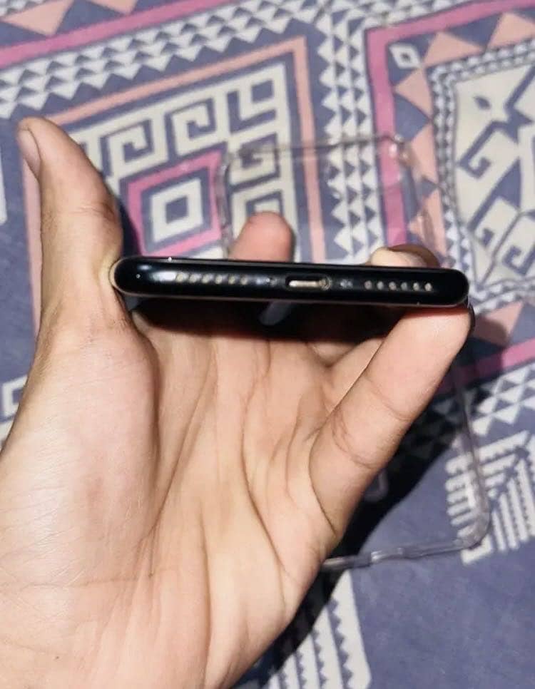 Apple iPhone SE 3rd Generation 6
