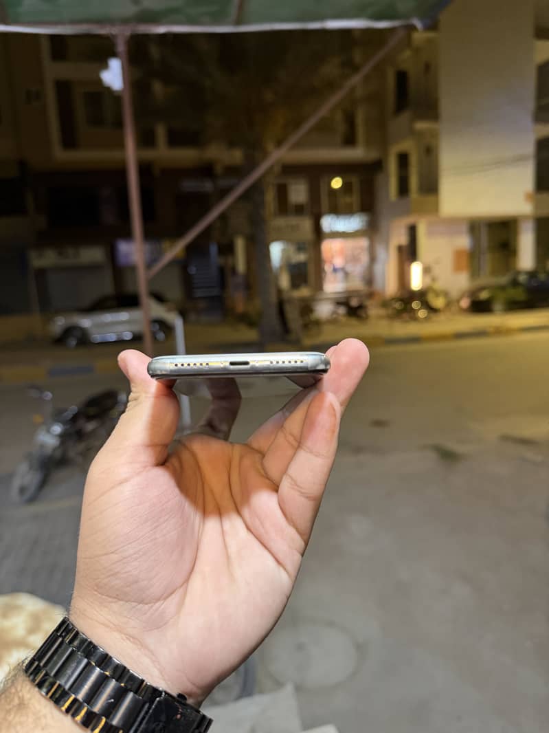 Apple iPhone X 3