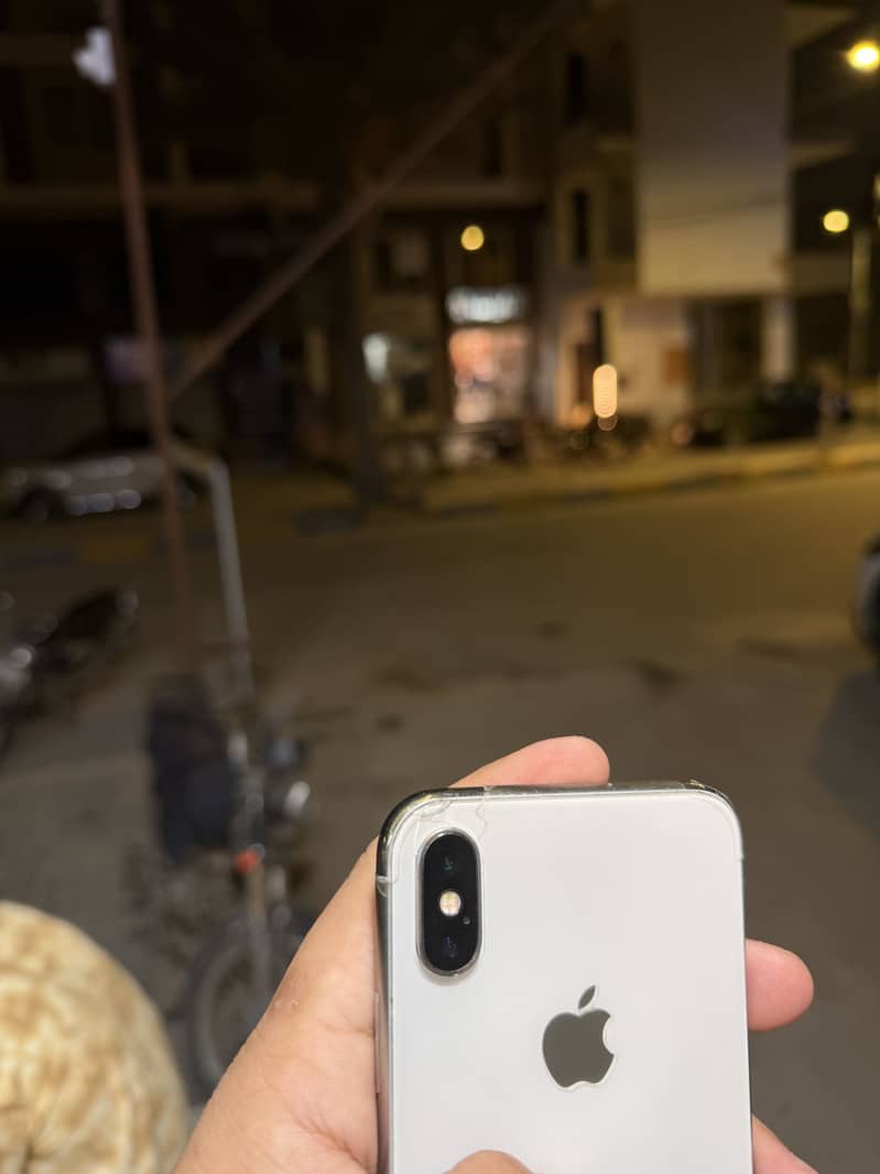 Apple iPhone X 4