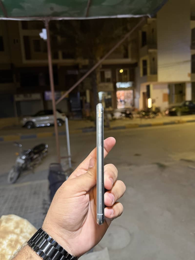 Apple iPhone X 5