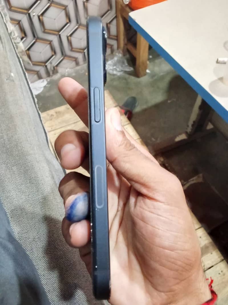 Apple iPhone 13 6
