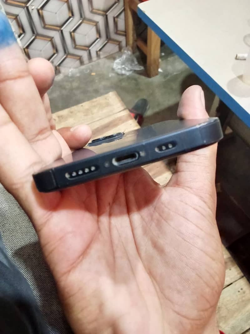 Apple iPhone 13 7