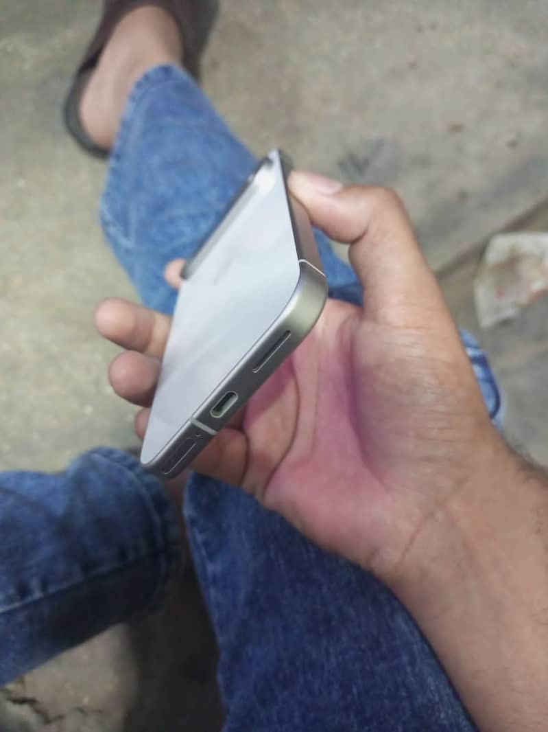 Google Pixel 9 4