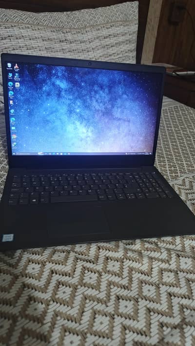i5 8th gen 8gb ddr4 laptop 10/10 condition