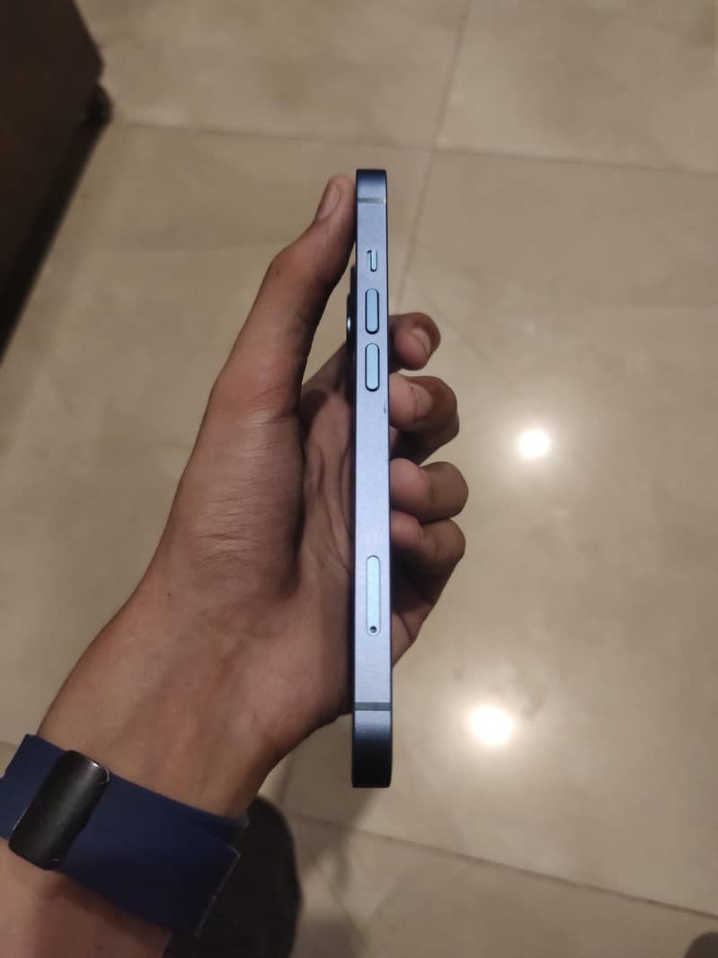 Apple iPhone 13 2
