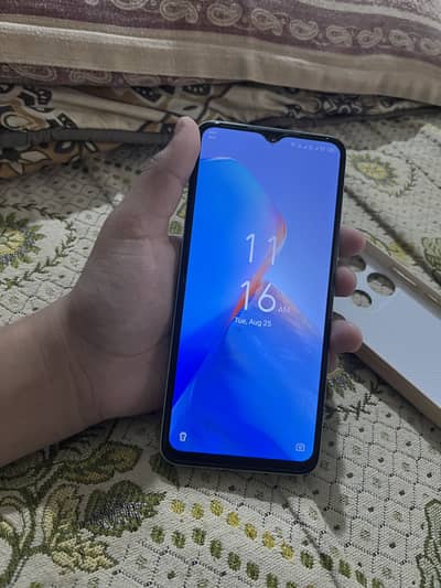 Infinix Smart 7 hd hai with box hai 03028920614 WhatsApp pe rabta krei