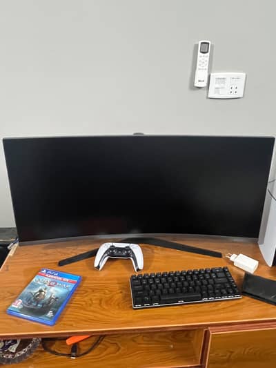 34' Inch Samsung Curved Display QHD 2K