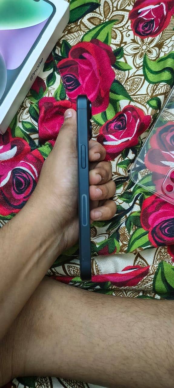 Apple iPhone 14 3
