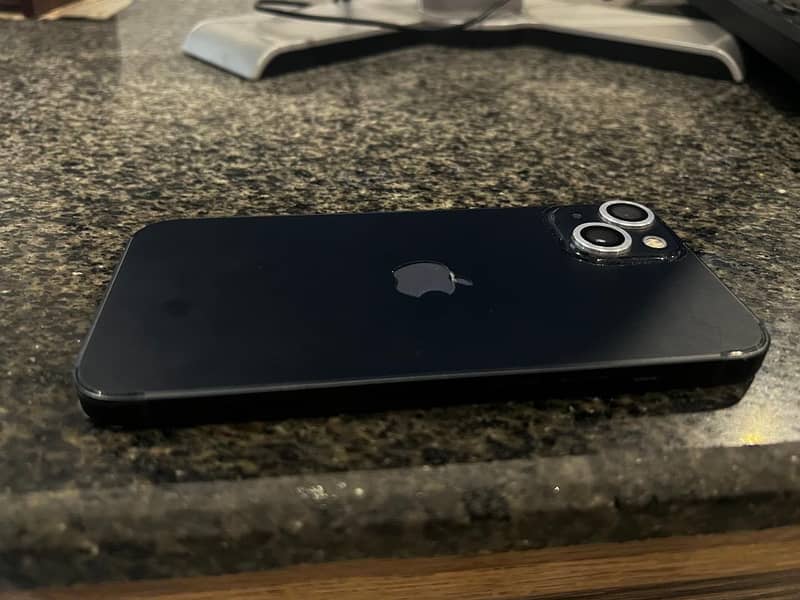 Apple iPhone 13 0