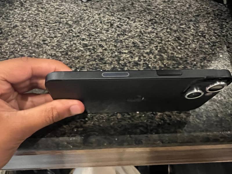 Apple iPhone 13 2