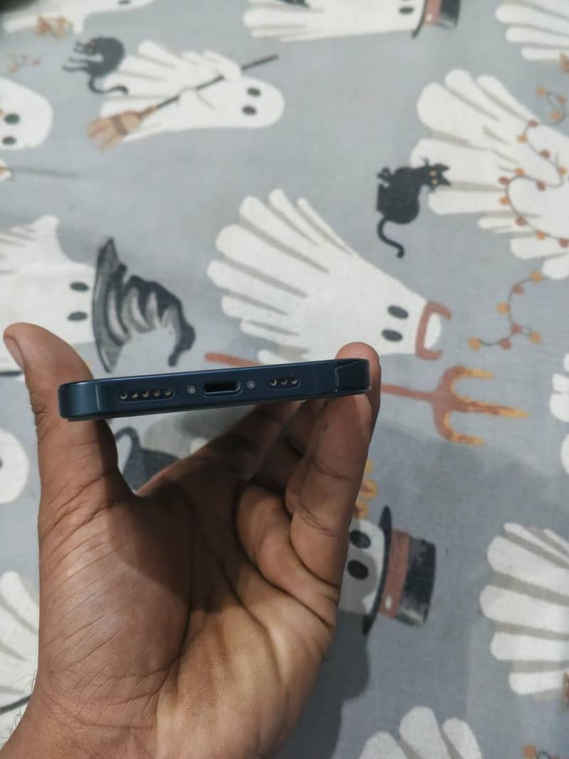 Apple iPhone 13 2
