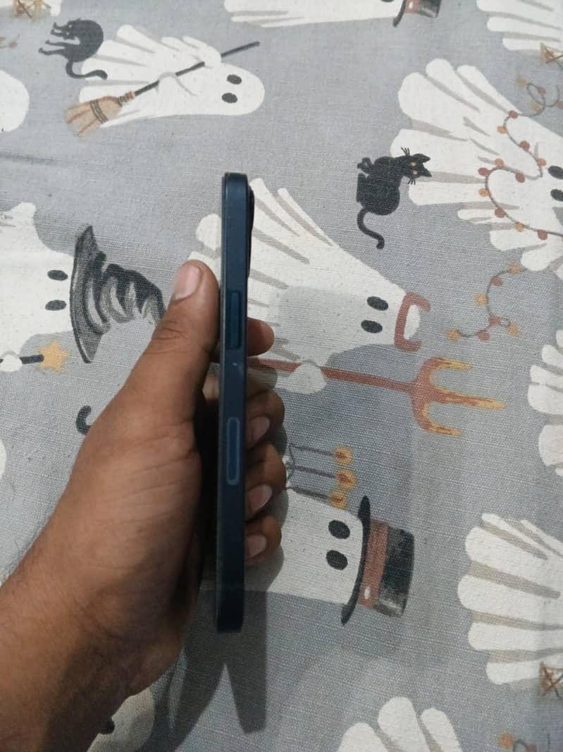 Apple iPhone 13 4