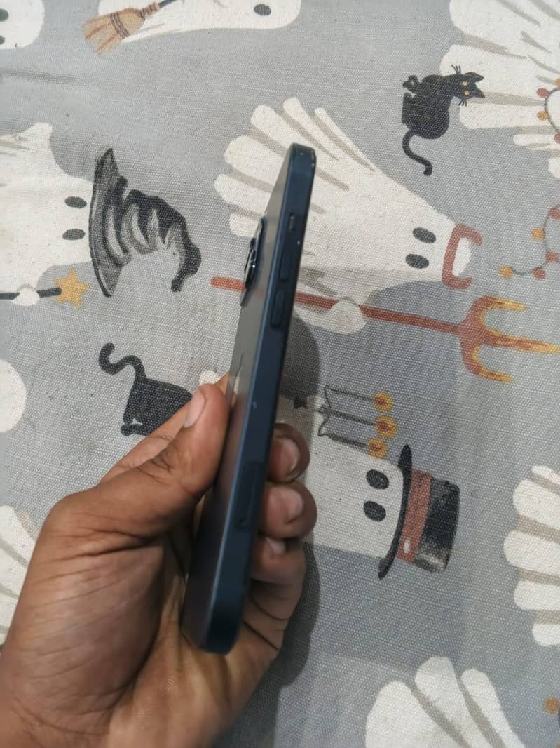 Apple iPhone 13 6