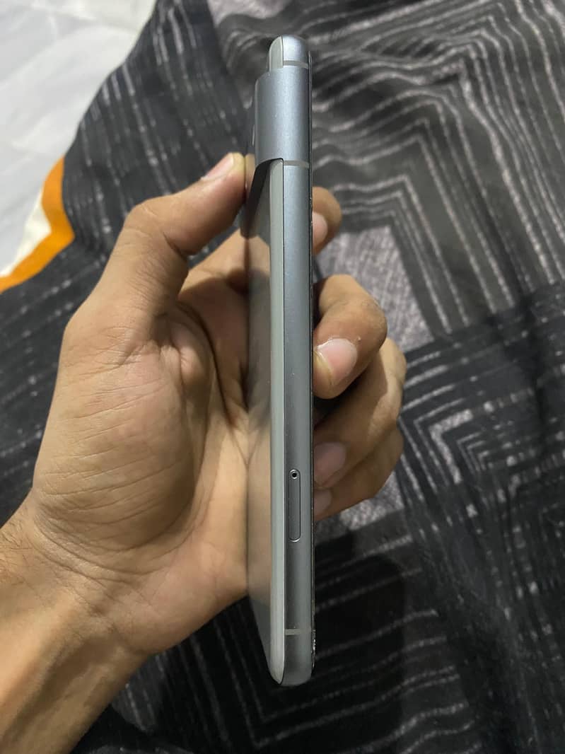Google Pixel 8 4