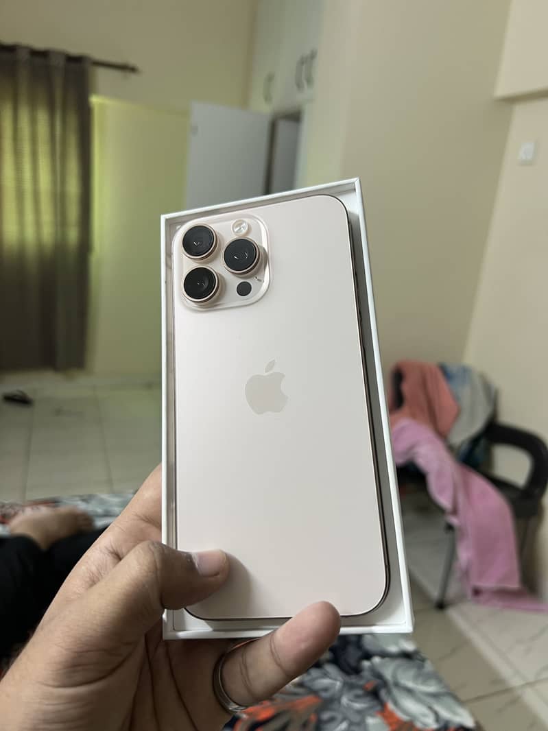 Apple iPhone 16 Pro Max 0