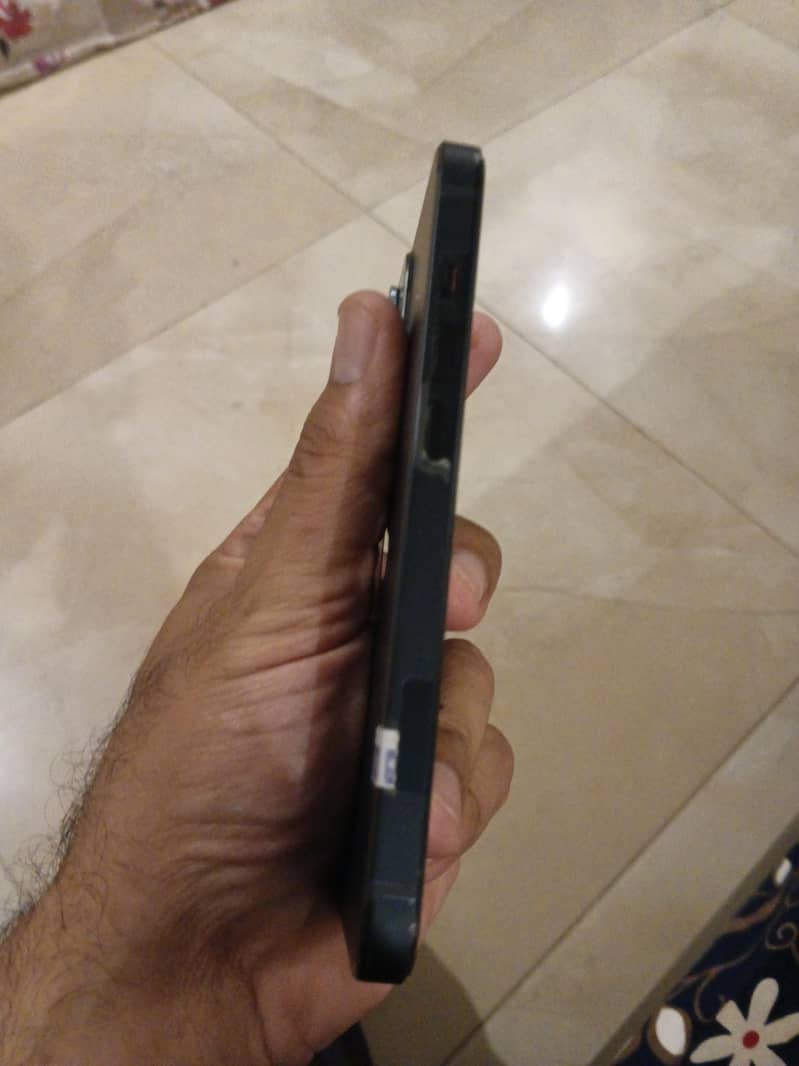 Apple iPhone 14 3