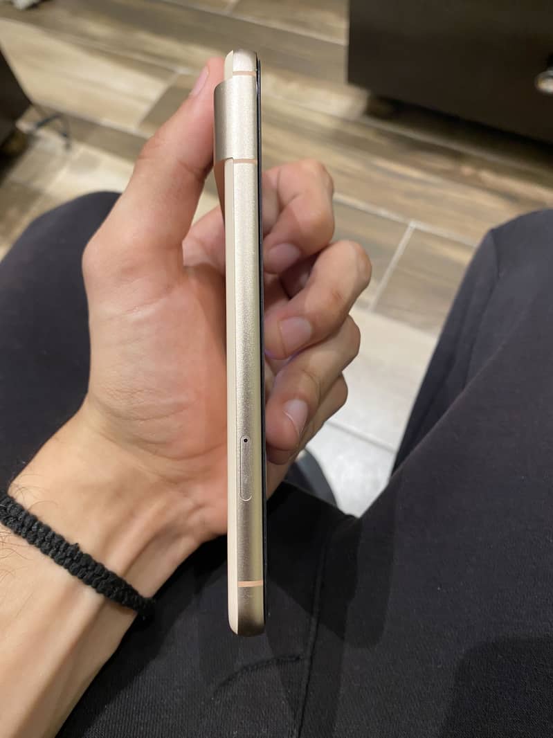 Google Pixel 8 4